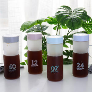 Botella deportiva nórdica de plástico de 500 ml con diseño esmerilado, taza de agua portátil para uso en exteriores con patrón numérico - Product Image 3