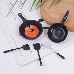 Wok, sartén y espátula en miniatura realistas, modelo para casa de muñecas, accesorios de juguete para comida de casa de muñecas DIY. - Product Image 4