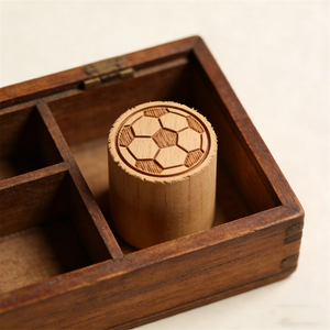 Sello de Madera Autoentintable Conmemorativo de la <span class=keywords><strong>Final</strong></span> de la Copa <span class=keywords><strong>Mundial</strong></span> de Fútbol con Diseño de Balón de Fútbol para Uso en Oficina - Product Image 3