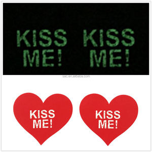 SacKnove mujer amor Areola KISS ME letras desechables transpirables autoadhesivo cubierta de pecho hermoso Sexy corazón pezón pegatinas - Product Image 4