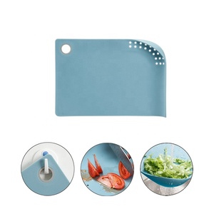 <span class=keywords><strong>Planche</strong></span> à découper en plastique antidérapante et fine, multifonctionnelle, <span class=keywords><strong>avec</strong></span> fonction de suspension pour viande et pain, et <span class=keywords><strong>passoire</strong></span> intégrée. - Product Image 3