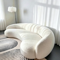 Canapé en bois et laine d'agneau de forme unique pour maisons d'hôtes, salons de beauté, réceptions – Design minimaliste, courbé, en forme de noix de cajou, mobile
