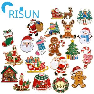 Broches al por mayor <span class=keywords><strong>de</strong></span> dibujos animados navideños: Papá Noel, árbol <span class=keywords><strong>de</strong></span> Navidad, campana, insignias esmaltadas, bonitas insignias <span class=keywords><strong>de</strong></span> bastones <span class=keywords><strong>de</strong></span> caramelo navideños y insignias <span class=keywords><strong>de</strong></span> medias <span class=keywords><strong>de</strong></span> Navidad. - Product Image 1