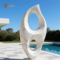Statue d'art abstrait en marbre blanc moderne personnalisée pour l'extérieur Style de conception européenne pour l'application de jardin