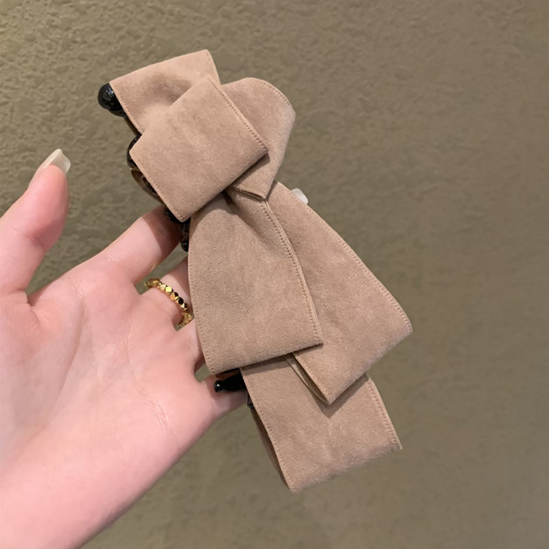 Camel suede-banana clip