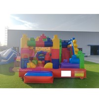 Grand château gonflable à thème Lego avec mur d'escalade pour enfants, idéal pour l'été, les jardins, les terrains de jeux extérieurs et la location commerciale