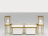 Comptoir de présentation de bijoux en verre verrouillable sur mesure avec éclairage LED, design unique, durable et écologique pour magasin et showroom