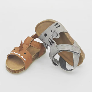 YL6014 vente en gros été enfants unisexe dessin animé conception liège sandales semelle en caoutchouc antidérapante pour garçons et filles - Product Image 2