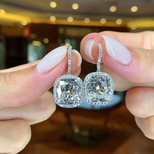 Orecchini Tiffany & Co. con Diamanti in Oro Bianco, Taglio Cushion, Colore D, Naturali Certificati GIA, Gioielli Classici da Matrimonio per Donna - Product Image 4