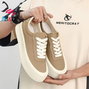 Zapatos de Tabla Antideslizantes Ligeros y Transpirables para Hombre con Suela de Goma y Plataforma Negra para Verano Casual - Product Image 4