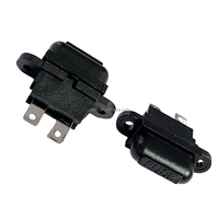 Boîte à fusibles à montage sur panneau à prix compétitif Porte-fusible PCB avec couvercle avec trou fixe Porte-fusible PCB automobile ATO / ATC