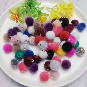 200 pièces 13*15MM mixte coloré bricolage à la main boucles d'oreilles pompons <span class=keywords><strong>Mini</strong></span> Pom Pom boule pendentif à breloque <span class=keywords><strong>pour</strong></span> porte-clés fabrication de <span class=keywords><strong>bijoux</strong></span> bricolage - Product Image 4