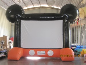 Pantalla Inflable Roja con Bomba de Aire Eléctrica, Impermeable y con Dimensiones Superiores a 12 Pies para Fiestas de Cine al Aire Libre - Product Image 2