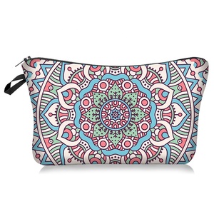 Trousse de maquillage <span class=keywords><strong>Mandala</strong></span> Flowers Trousse de maquillage à motif imprimé personnalisé avec fleurs avec fermeture éclair Sacs à cosmétiques - Product Image 5