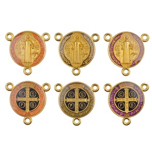 Medalla Religiosa de San Benito de 17 mm, Colgante con 3 Orificios en el Centro, Metal Dorado Multicolor, Aleación de Zinc, Joyería, Amuleto - Product Image 6