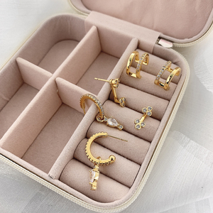 Aretes Minimalistas con Circonita Cúbica y Baño de Oro de 18k para Mujer, Precio al por Mayor - Product Image 3
