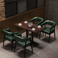 Chaises de restaurant en cuir vert sur mesure avec pieds en bois, ensemble de meubles pour bistrot et café, vente en gros