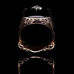 Anello con Motivo Intagliato per Uomo, Stile Vintage con Smalto e Pietra, Gioiello da Dito alla Moda per Uso Quotidiano - Product Image 4