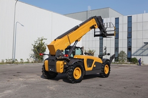 Chariot télescopique de 17 m de portée, 5 tonnes, équipé d'une flèche télescopique, d'un châssis tout-terrain 4x4 et d'attaches rapides - Product Image 6