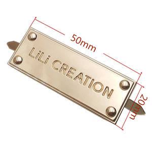 تصميم عصري لملصقات معدنية مخصصة ثلاثية الأبعاد بارزة وصديقة للبيئة على شكل لفافة للملابس والأحذية والحقائب - Product Image 5