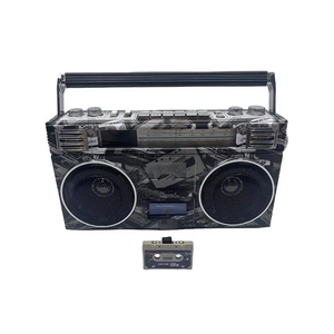 Radio cassette vintage grise, haut-parleur stéréo portable pour l'audio en extérieur - Product Image 5