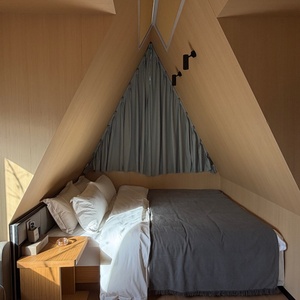 Kit Prefabbricato per Cabina Triangolare Modulare, Rifugio di Montagna, Casa Minuscola Off-Grid, Alloggio Boutique, Hotel, Villa Certificata ISO - Product Image 1