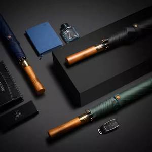 <span class=keywords><strong>Parapluie</strong></span> de golf semi-<span class=keywords><strong>automatique</strong></span> de haute qualité avec logo personnalisé imprimé promotion hommes d'affaires <span class=keywords><strong>Parapluie</strong></span> droit avec manche en bois massif - Product Image 2