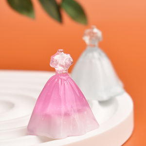 Miniature Robe de Mariée en Résine Cabochon à Dos Plat pour Ornements de Table DIY et Décoration de Micro-Paysages – Produit Artisanat en Résine - Product Image 5