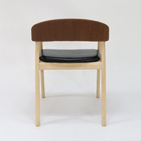Chaise de salle à manger en bois massif avec accoudoirs, dossier circulaire ouvert et assise rembourrée en cuir PU, fauteuil de salle à manger nordique de style mid-century