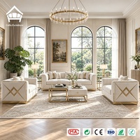 Ruhiges Luxus-Sofa-Set im italienischen Stil aus weißem Samt und Sessel mit goldenen geometrischen Paneelen – Komplette Möbellösung für Ihr Zuhause