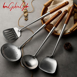 316ステンレス鋼ロングハンドル木製グリップシェフ専用攪拌スプーンとシャベルセット - Product Image 1