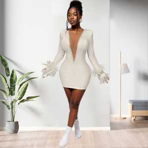 Robe moulante sexy en maille transparente à col en V profond, ornée de perles et de plumes, pour femmes, tendance - Product Image 2