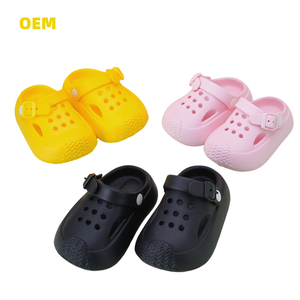 Zapatillas personalizadas para niños y niñas, último modelo de escándalo plano con agujero grande, plantilla EVA de diseño antideslizante suave para jardines y niños - Product Image 1