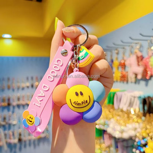 Vendez comme des gâteaux chauds Porte-clés de dessin animé 3D Porte-clés fleur mignonne Porte-clés en caoutchouc - Product Image 3
