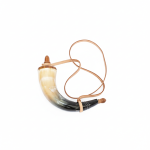 Corne de poudre de buffle avec longue ceinture en cuir pour bière vin eau boeuf/buffle corne polie corne de poudre - Product Image 1