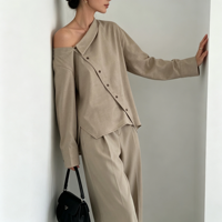 Ensemble haut asymétrique boutonné et pantalon large pour femme, style urbain décontracté, teinte personnalisée, vêtements d'été pour femme 2026