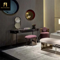 Table de vanité de chambre à coucher à cadre en bois massif haut de gamme Commode de maquillage à jambes en acier inoxydable noir avec miroir à lumière LED intelligent