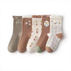Chaussettes mi-mollet en coton tricoté extensible de haute qualité, absorbant la transpiration, pour garçons, filles et étudiants, collection automne, vente en gros - Product Image 4