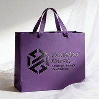 Sacs en papier rigide écologiques haut de gamme recyclables avec poignées, impression personnalisée, sacs de shopping pour vêtements et robes avec votre propre logo