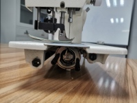 Machine à coudre portable mini à une aiguille avec pied entraîneur