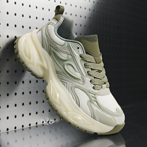 Chaussures de sport élégantes pour hommes avec design respirant en maille et amorti personnalisé - Product Image 6