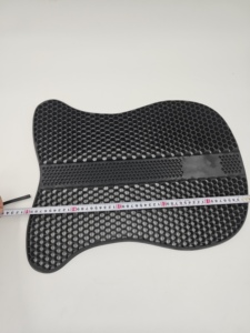 Tapis de selle sur mesure en gel de silicone antidérapant en peau de mouton, prévient les maux de dos chez les chevaux, noir, en polypropylène (PP) - Product Image 6