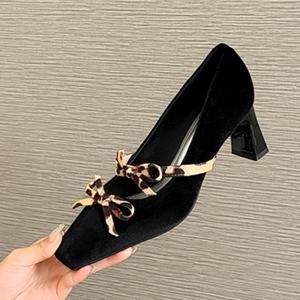 Escarpins en cuir nude à bout pointu pour femme, talon de 5 cm, idéaux pour l'été, les fêtes, les bureaux, les mariages et les occasions formelles - Product Image 5