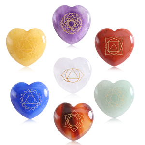 Piatto a Forma di Cuore Lucidato con Incisione di Simboli Reiki, <span class=keywords><strong>Set</strong></span> di 7 Pietre <span class=keywords><strong>Chakra</strong></span> per Yoga ed Energia, Cristalli Curativi con Simboli <span class=keywords><strong>Chakra</strong></span> Incisi - Product Image 1