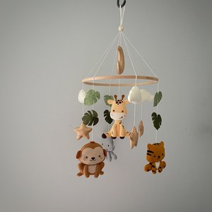 Sur la vente fait à la main couleur magnifique feutre teddy nursery bébé berceau mobile avec bague en bois - Product Image 2