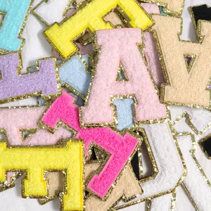 Toppa ricamata in ferro con lettera glitterata in ciniglia personalizzata cucita su lettere in ciniglia Patch Glitter college
