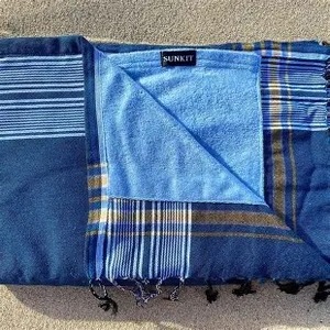 Serviette Kikoy multicolore en coton, motif rayé, légère, tissée, absorbante, faite à la main, pour la plage, le voyage, la salle de bain, les centres de villégiature - Product Image 2