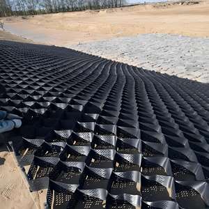 Nehir kıyısı yol yataklarının toprak konsolidasyonu ve eğim koruması için 50 milimetrelik jeohücreler kullanılır. - Product Image 4