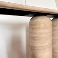 Table console en travertin naturel, pierre beige, table d'entrée avec pieds cylindriques doubles pour la décoration de villa