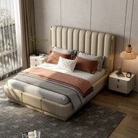 Lit en cuir rembourré, design italien moderne de luxe, lit double haut de gamme pour la chambre à coucher, cadre de lit en bois